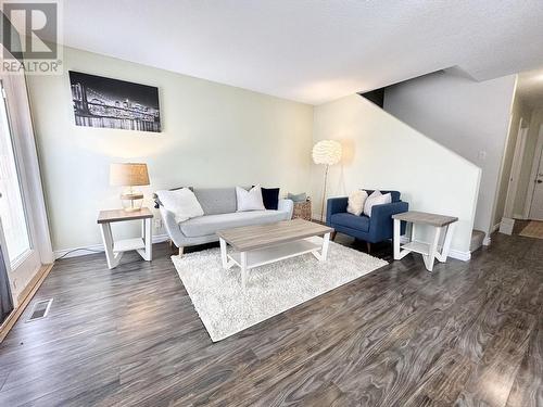 10316 88A Street, Fort St. John, BC - Indoor Photo Showing Living Room