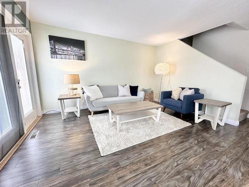 10316 88A Street, Fort St. John, BC - Indoor Photo Showing Living Room