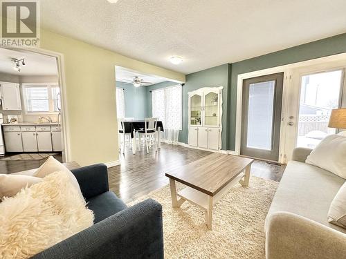 10316 88A Street, Fort St. John, BC - Indoor Photo Showing Living Room