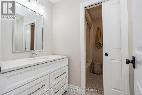 1096 Westbrook Road, Hamilton (Binbrook), ON - Indoor Photo Showing Bathroom