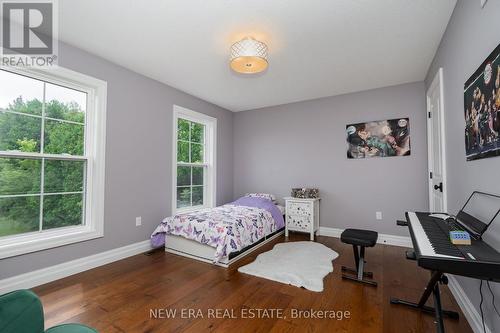 1096 Westbrook Road, Hamilton (Binbrook), ON - Indoor Photo Showing Bedroom