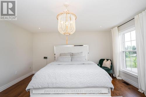 1096 Westbrook Road, Hamilton (Binbrook), ON - Indoor Photo Showing Bedroom