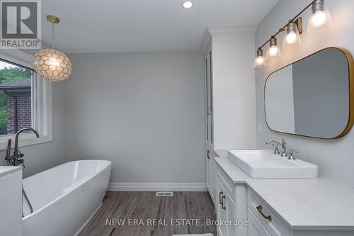 1096 Westbrook Road, Hamilton (Binbrook), ON - Indoor Photo Showing Bathroom