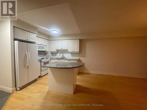 1815 - 80 Harrison Garden Boulevard, Toronto, ON - Indoor Photo Showing Kitchen