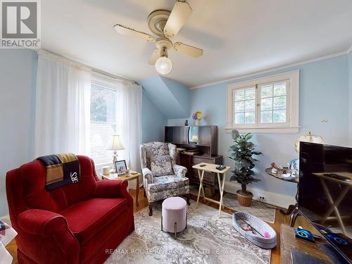 330 Adelaide Avenue E, Oshawa (O'Neill), ON - Indoor Photo Showing Living Room