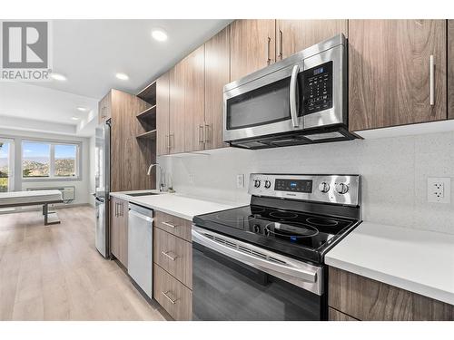 345 Dougall Road N Unit# Ph3, Kelowna, BC - Indoor Photo Showing Kitchen