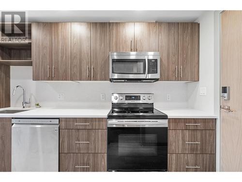 345 Dougall Road N Unit# Ph3, Kelowna, BC - Indoor Photo Showing Kitchen With Upgraded Kitchen