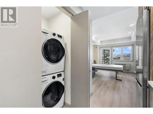 345 Dougall Road N Unit# Ph3, Kelowna, BC - Indoor Photo Showing Laundry Room