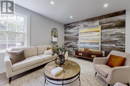 14224 Warden Avenue, Whitchurch-Stouffville, ON - Indoor Photo Showing Living Room