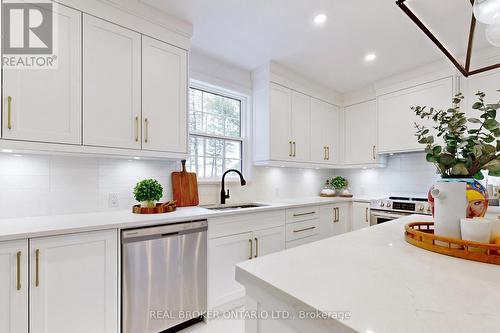 14224 Warden Avenue, Whitchurch-Stouffville, ON - Indoor Photo Showing Kitchen With Upgraded Kitchen