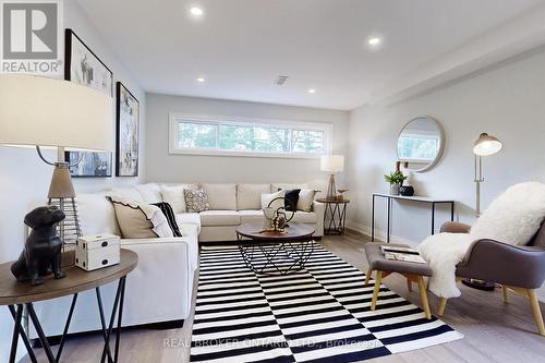 14224 Warden Avenue, Whitchurch-Stouffville, ON - Indoor Photo Showing Living Room