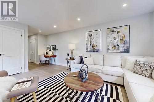 14224 Warden Avenue, Whitchurch-Stouffville, ON - Indoor Photo Showing Living Room