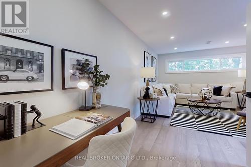 14224 Warden Avenue, Whitchurch-Stouffville, ON - Indoor Photo Showing Living Room