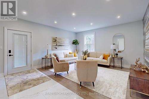 14224 Warden Avenue, Whitchurch-Stouffville, ON - Indoor Photo Showing Living Room