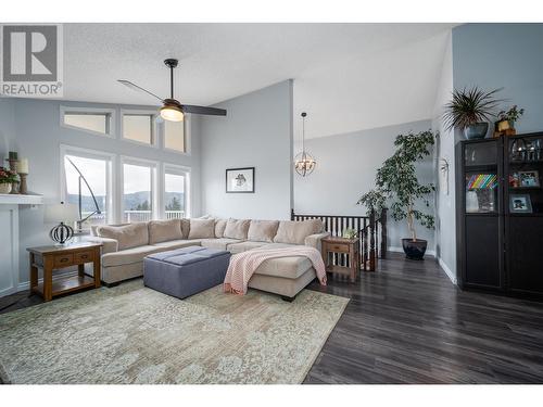 3138 Shetler Drive, West Kelowna, BC - Indoor Photo Showing Living Room