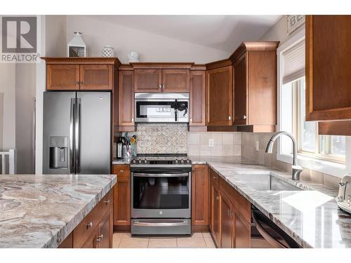 3656 Riviera Drive, Kelowna, BC - Indoor Photo Showing Kitchen With Upgraded Kitchen