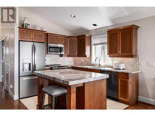 3656 Riviera Drive, Kelowna, BC - Indoor Photo Showing Kitchen