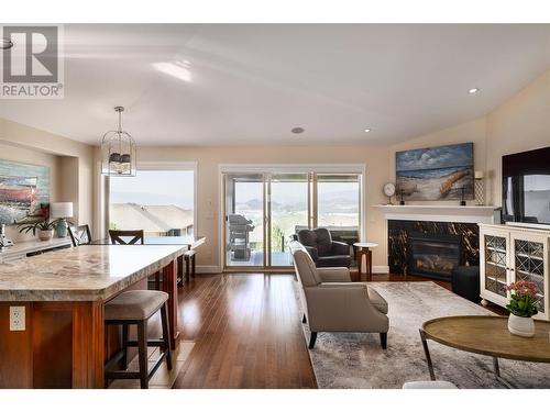 3656 Riviera Drive, Kelowna, BC - Indoor Photo Showing Living Room With Fireplace