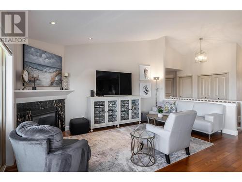 3656 Riviera Drive, Kelowna, BC - Indoor Photo Showing Living Room With Fireplace