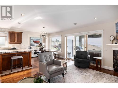 3656 Riviera Drive, Kelowna, BC - Indoor Photo Showing Living Room With Fireplace