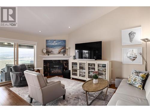 3656 Riviera Drive, Kelowna, BC - Indoor Photo Showing Living Room With Fireplace