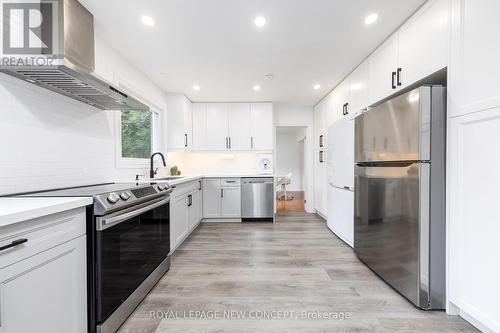 151 Grandview Avenue, Markham, ON - Indoor Photo Showing Kitchen