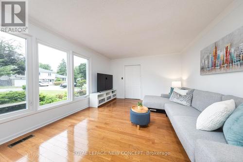 151 Grandview Avenue, Markham, ON - Indoor Photo Showing Living Room