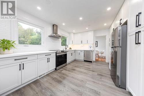 151 Grandview Avenue, Markham, ON - Indoor Photo Showing Kitchen With Upgraded Kitchen