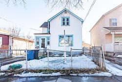 494 Alfred Avenue  Winnipeg, MB R2W 1Y2