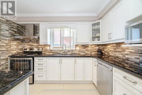 60 Indian Crescent, Hamilton (Burkholme), ON - Indoor Photo Showing Kitchen With Upgraded Kitchen