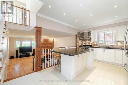 60 Indian Crescent, Hamilton (Burkholme), ON - Indoor Photo Showing Kitchen With Upgraded Kitchen