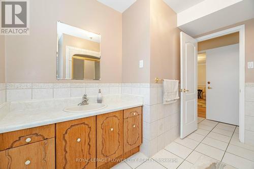 60 Indian Crescent, Hamilton (Burkholme), ON - Indoor Photo Showing Bathroom