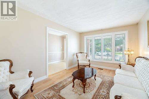 60 Indian Crescent, Hamilton (Burkholme), ON - Indoor Photo Showing Living Room