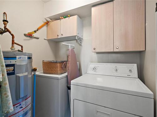 201-9876 Esplanade St, Chemainus, BC - Indoor Photo Showing Laundry Room