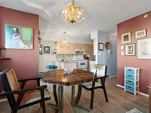 201-9876 Esplanade St, Chemainus, BC - Indoor Photo Showing Dining Room