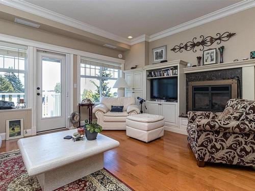 204-292 Crescent Rd East, Qualicum Beach, BC - Indoor Photo Showing Living Room With Fireplace