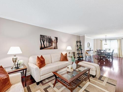 4008 Powderhorn Crt, Mississauga, ON - Indoor Photo Showing Living Room