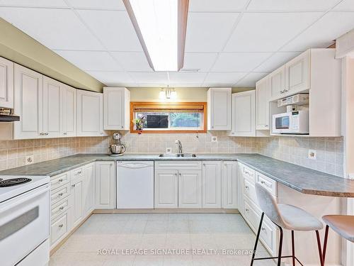 4008 Powderhorn Crt, Mississauga, ON - Indoor Photo Showing Kitchen