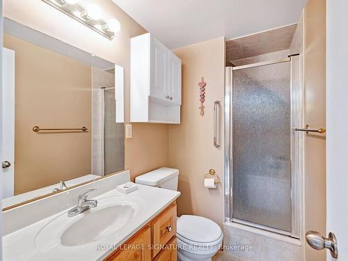 4008 Powderhorn Crt, Mississauga, ON - Indoor Photo Showing Bathroom