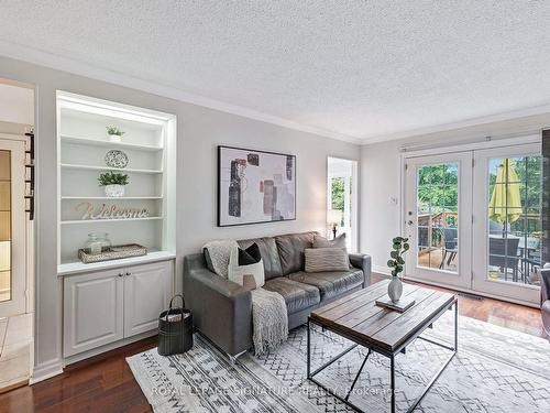 4008 Powderhorn Crt, Mississauga, ON - Indoor Photo Showing Living Room