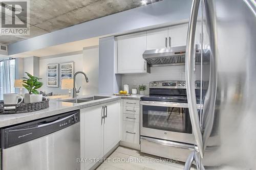 1508 - 22 Wellesley Street E, Toronto (Church-Yonge Corridor), ON - Indoor Photo Showing Kitchen With Stainless Steel Kitchen With Double Sink With Upgraded Kitchen