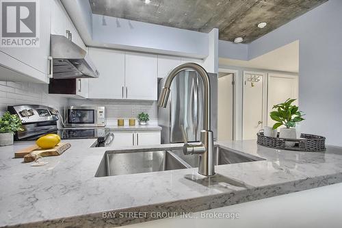 1508 - 22 Wellesley Street E, Toronto (Church-Yonge Corridor), ON - Indoor Photo Showing Kitchen With Stainless Steel Kitchen With Double Sink With Upgraded Kitchen