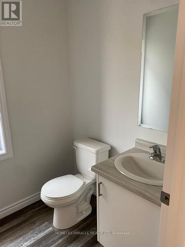 2966 Turner Crescent, London, ON - Indoor Photo Showing Bathroom