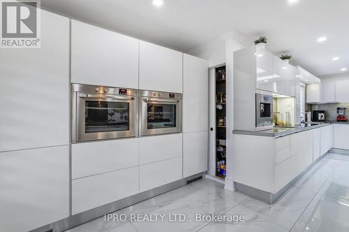 3484 Riverspray Crescent, Mississauga (Applewood), ON - Indoor Photo Showing Kitchen