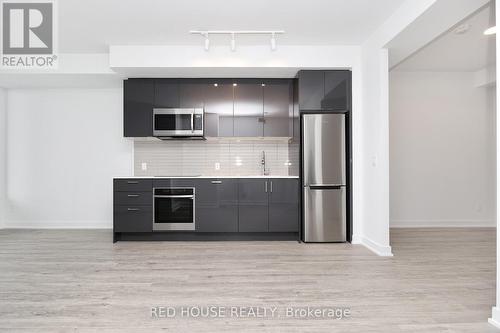 3915 - 1926 Lakeshore Boulevard W, Toronto (High Park-Swansea), ON - Indoor Photo Showing Kitchen