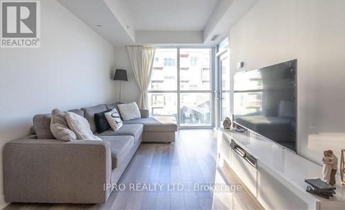 C406 - 5260 Dundas Street, Burlington (Orchard), ON - Indoor Photo Showing Living Room