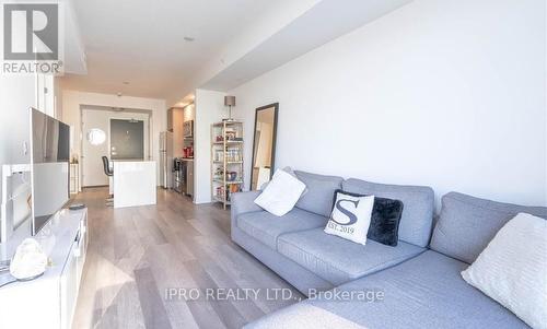 C406 - 5260 Dundas Street, Burlington (Orchard), ON - Indoor Photo Showing Living Room