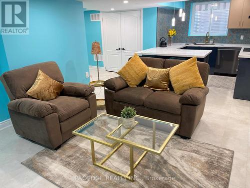 50 Creekwood Drive, Brampton (Snelgrove), ON - Indoor Photo Showing Living Room