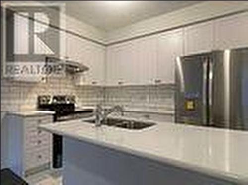 77 Boiton Street, Richmond Hill, ON - Indoor Photo Showing Kitchen With Double Sink With Upgraded Kitchen