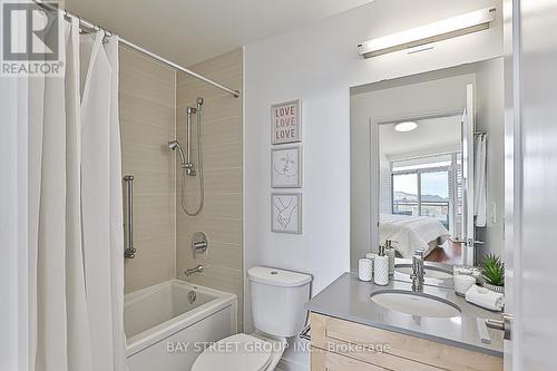 327 - 540 Bur Oak Avenue, Markham, ON - Indoor Photo Showing Bathroom